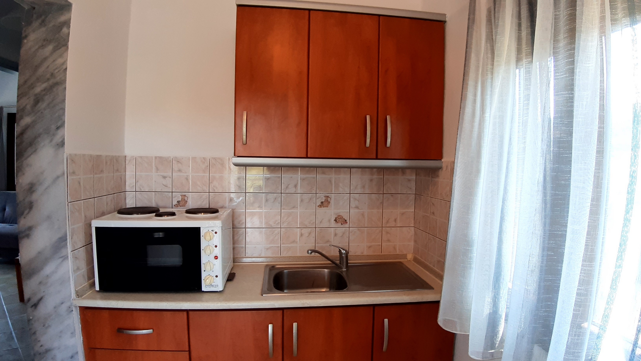1a View of the kitchen